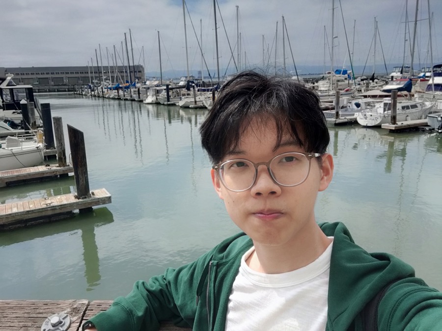 Weiheng Li portrait 1